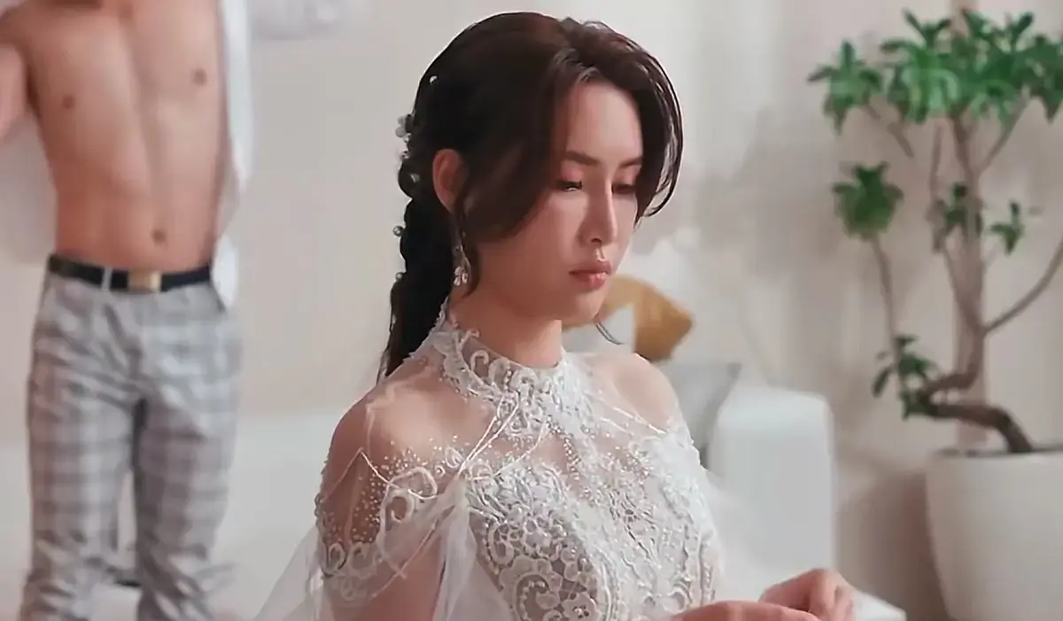 苏畅与艾熙主演《小凤新婚》完整版上线-全程无删减无套路-无需会员免广告观看小凤新婚全集-高清画质免费放送-云端秒存即看